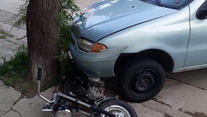 Chocó a una moto y la arrastró más de cien metros en Coronel Moldes