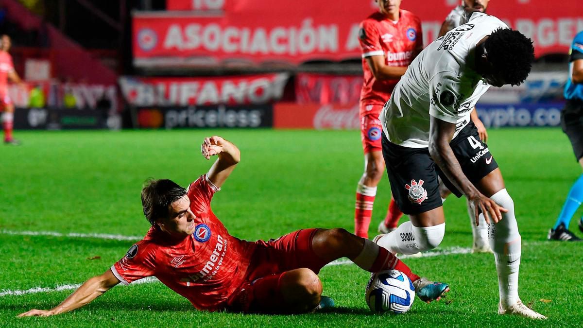 Argentino Juniors igualó en cero con Corinthians de local y sigue primero en el Grupo E de la Libertadores