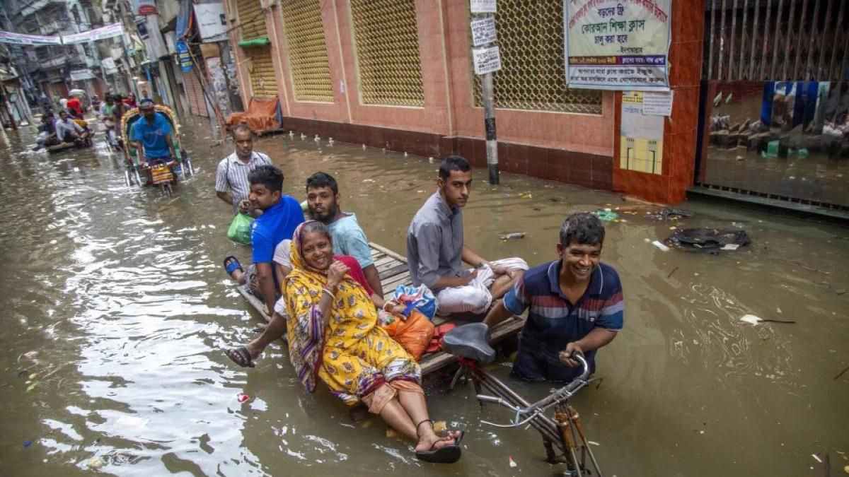 Al menos 28 personasmurieron y otras cuatro permanecían desaparecidas el pasado miércoles tras elpaso del ciclón Sitrang por Bangladesh