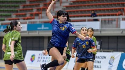 Bianca Moyano y Alma Ledesma fueron terceras con el selectivo de handball