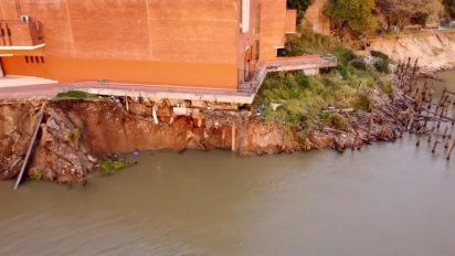 Por la bajante del río Paraná, se derrumbó un muelle en Rosario