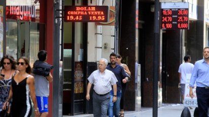 Pese a las medidas oficiales, el dólar siguió en alza y llegó a $ 22,33