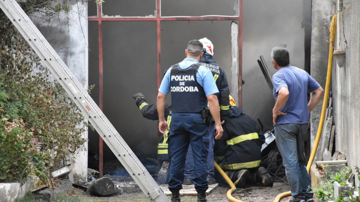 Voraz Incendio Causó Daños Totales En Un Galpón De Villa Nueva 6585