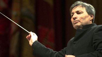 Jorge Lhez, del joven fundador de Armonía Americana, al actual director de la Camerata Ucasal