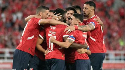 Independiente goleó con baile incluido a Godoy Cruz y se mantiene como líder en la Zona B