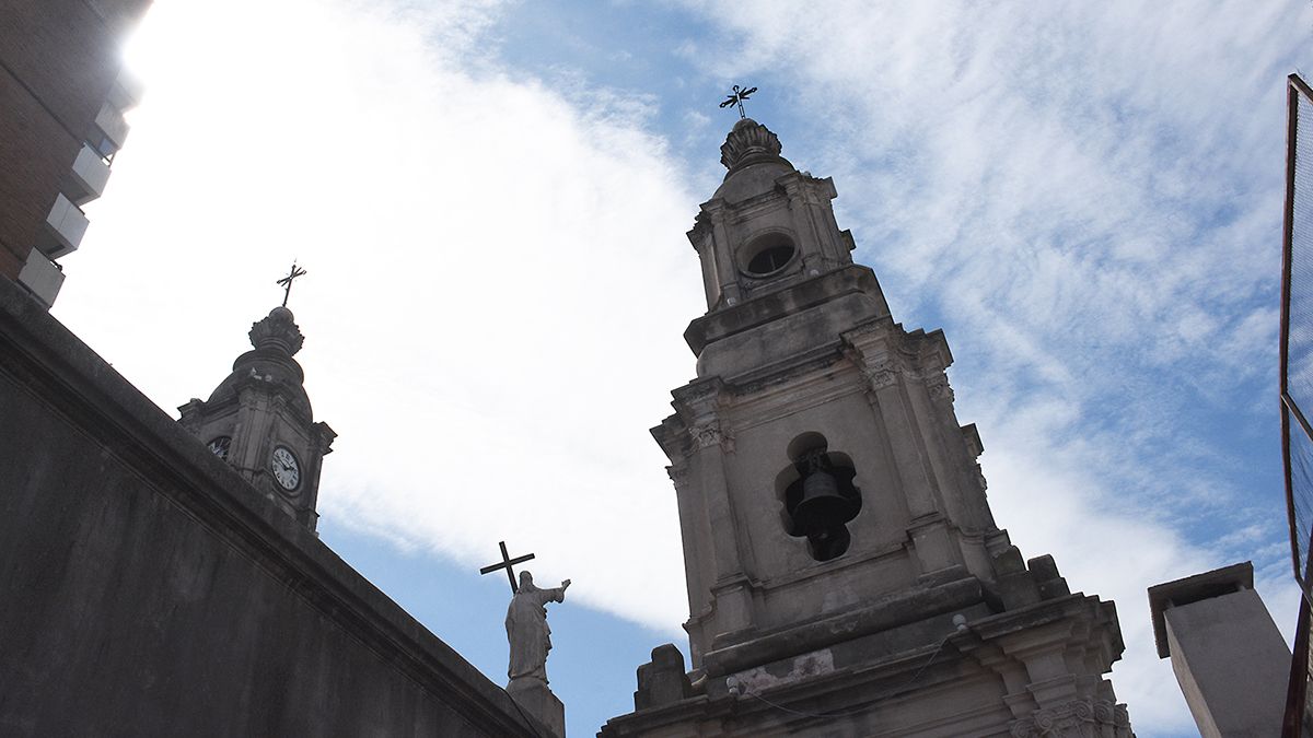 La reparación de la fachada implica la realización de trabajos a gran altura. Fotos: Estela Zogbe