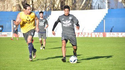 Atenas busca prenderse arriba
