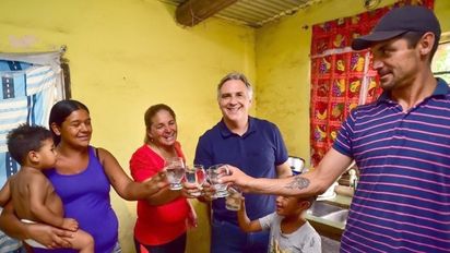 Llaryora inauguró el agua potable  en un barrio que esperó 80 años