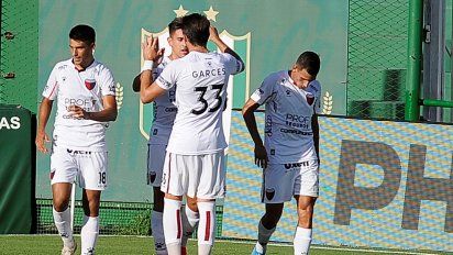 Colón goleó a Banfield en el Florencio Sola