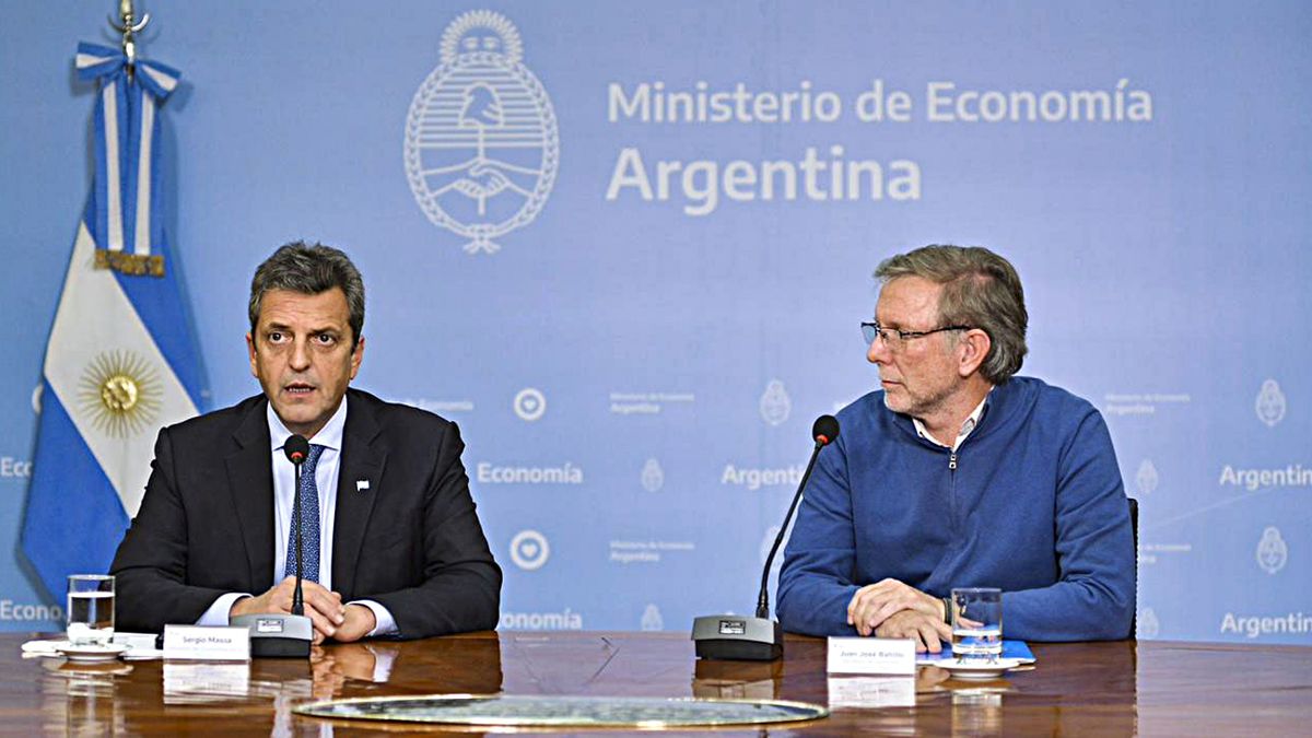 El ministro Sergio Massa durante la conferencia de prensa realizada ayer por la tarde junto al secretario de Agricultura y Ganadería