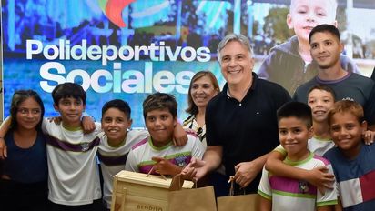Llaryora se diferenció de Milei: