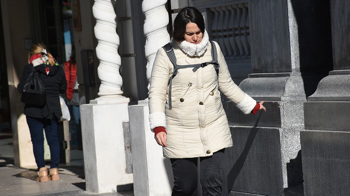 Frío en el centro de la ciudad. Foto: Estela Zogbe.