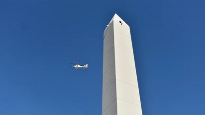 La selección saludó desde el cielo a una imponente multitud de hinchas