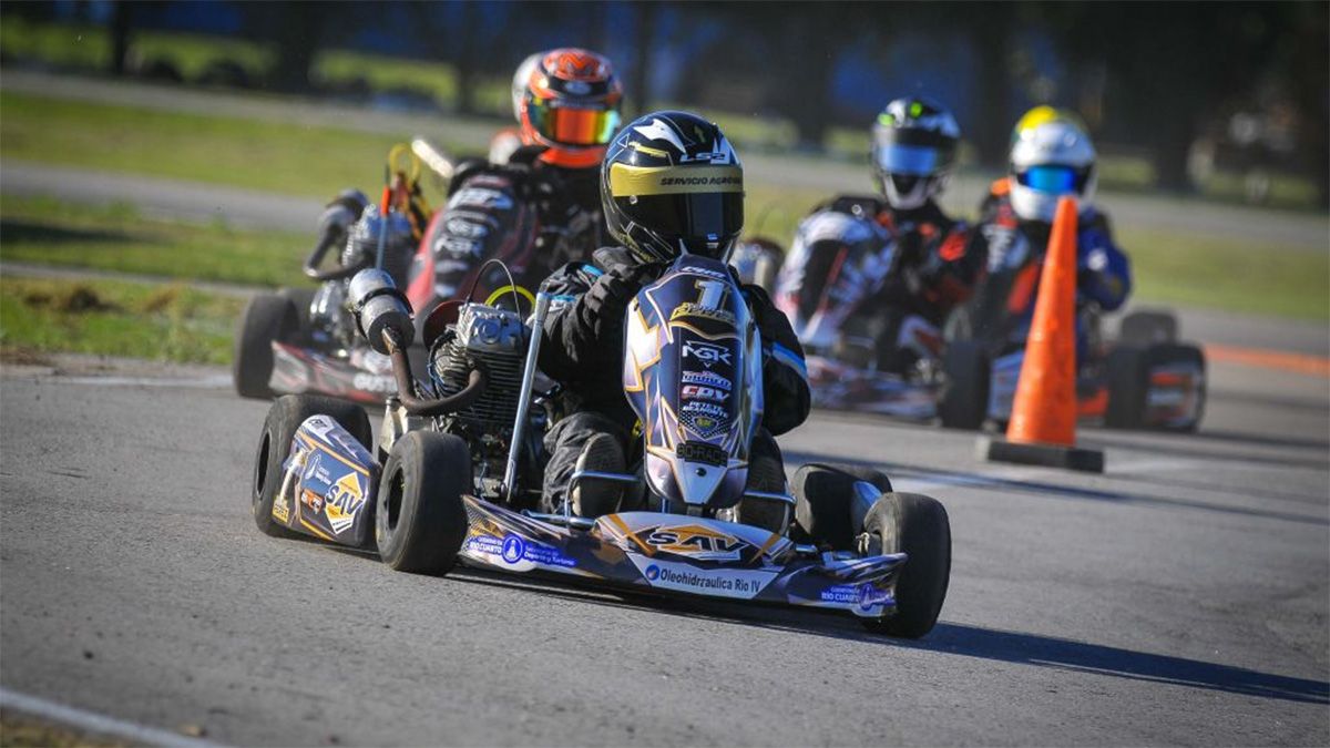 Largada de una de las finales del Campeonato Cordobés sobre Asfalto en General Cabrera