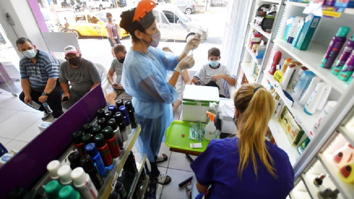 La vacunación ya largó en las farmacias de Córdoba pero falta que arranque en la ciudad.