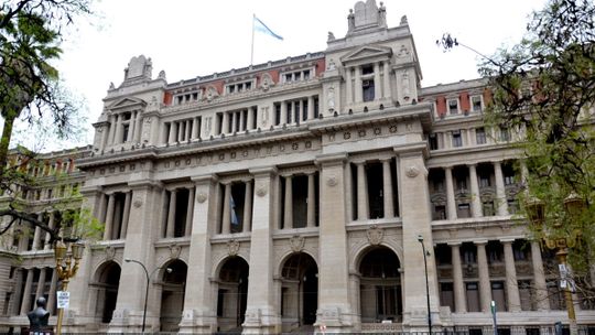 La Corte Suprema suspendió el artículo del DNU 70/23 que derogaba la Ley de Tierras
