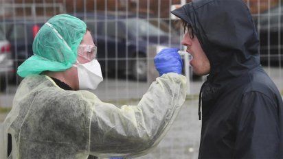 Los casos de coronavirus superaron los 10 millones y los muertos son casi 500.000