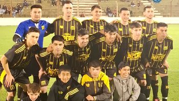 Unión Central derrotó en Alto Alegre por 2-1 a Unión Social, con dos goles de cabeza de Pessuto y Bustos. Ahora es único puntero del Clausura.