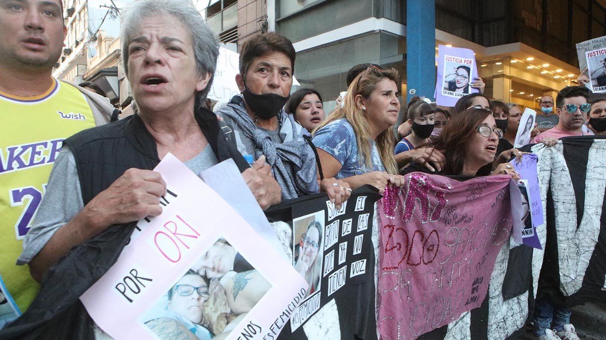 Una multitud marchó para condenar el femicidio de Oriana Giannini.