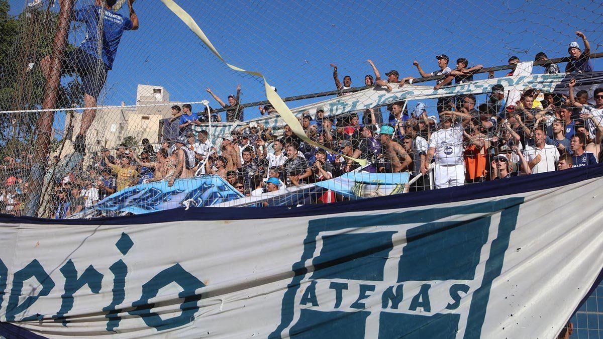 Los hinchas del Albo desataron los festejos en el estadio 9 de Julio.