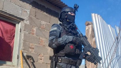 Operativo antinarcóticos en La Carlota: un detenido y armas incautadas