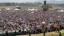 Entre conciertos y ruegos para que no estalle la violencia en el Día D