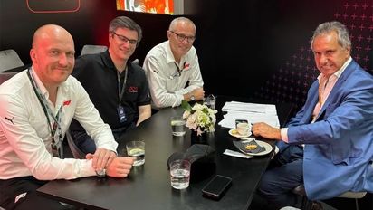 Scioli se reunió en Brasil con representantes de la Fórmula 1