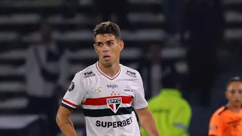 Oscar podría retirarse del fútbol por un problema cardíaco