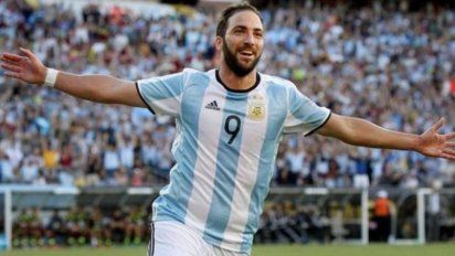 Nació Alma, la hija del Pipita Higuaín