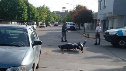 Lesiones graves para conductor de motocicleta y un niño tras accidente 