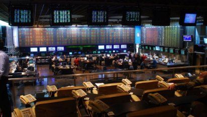 El riesgo país batió otro récord y la Bolsa se derrumbó 2,7 por ciento