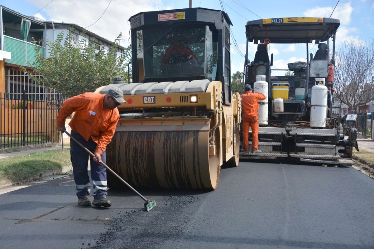 En los próximos meses seguirán a buen ritmo las obras de pavimentación en Córdoba.