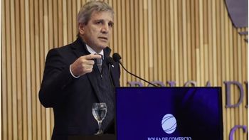 Caputo ante empresarios cordobeses: El flujo de dólares es cada vez más alto Caputo ante empresarios cordobeses: El flujo de dólares es cada vez más alto