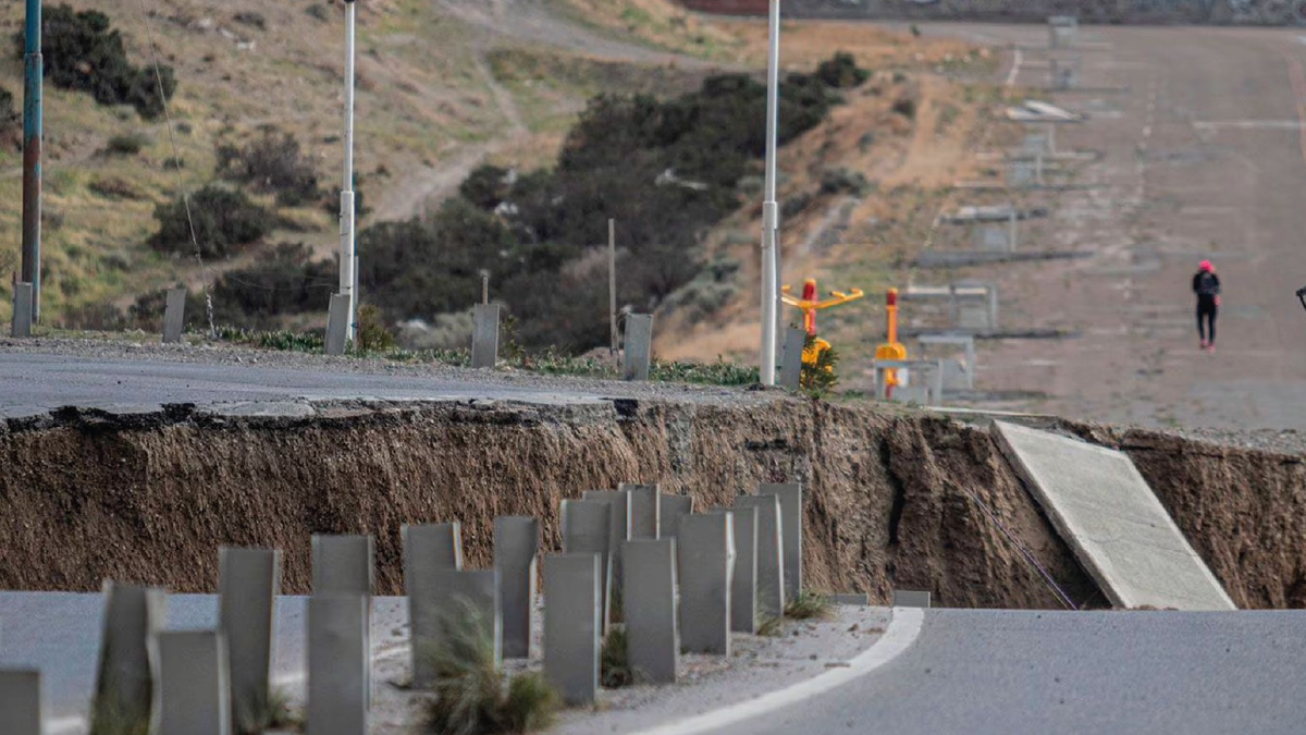 Chubut: La ruta nacional 3 quedó partida por una enorme grieta