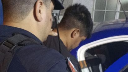 Discutió con su pareja y luego la golpeó