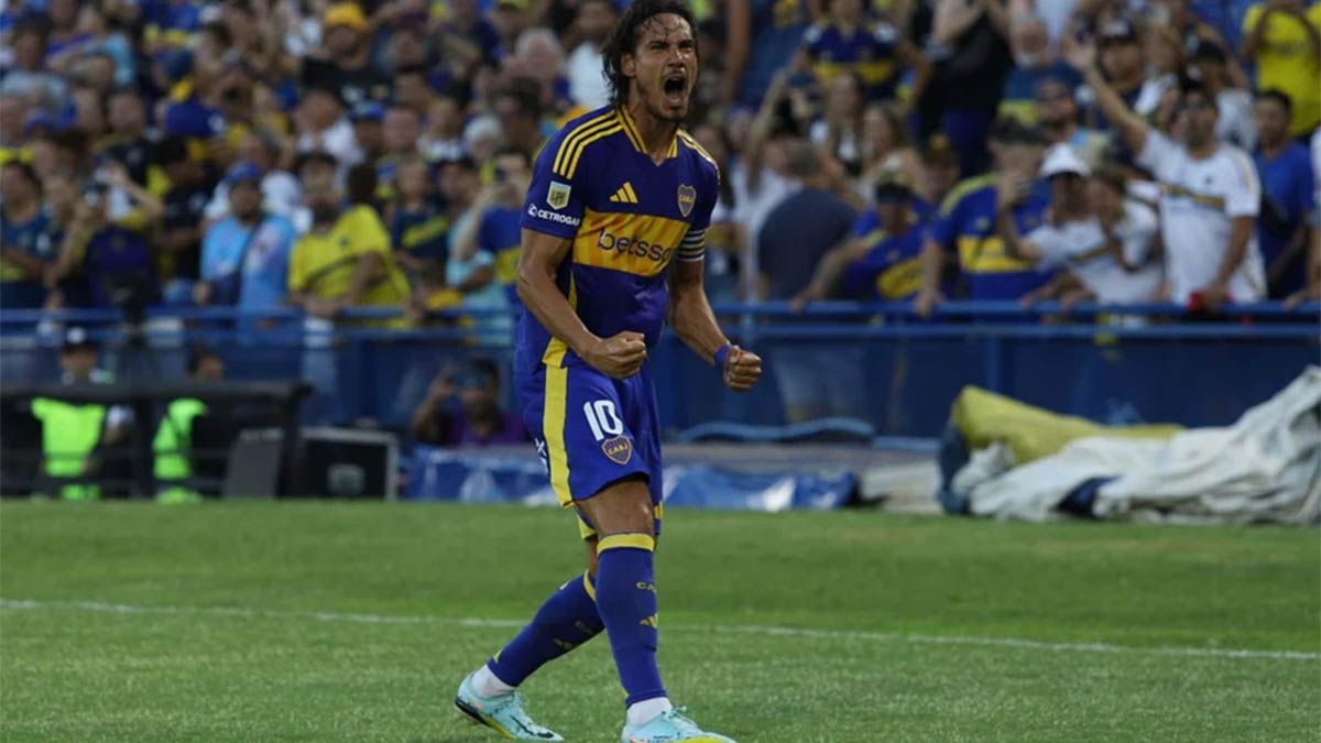 Edinson Cavani grita su gol, el primero del partido que Boca le ganó 2-1 a Huracán en la Bombonera