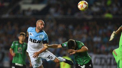Racing ganó y mantiene la diferencia