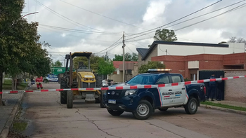 San Basilio: un operario municipal murió tras quedar aprisionado por la rueda de un tractor