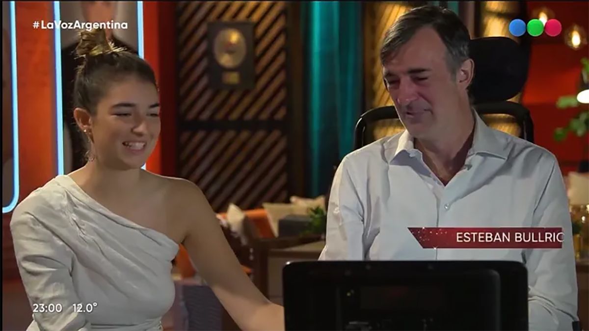 Margarita, la hija de Esteban Bullrich, se presentó en el escenario y