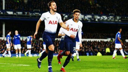 Tottenham goleó y se mantiene en la pelea