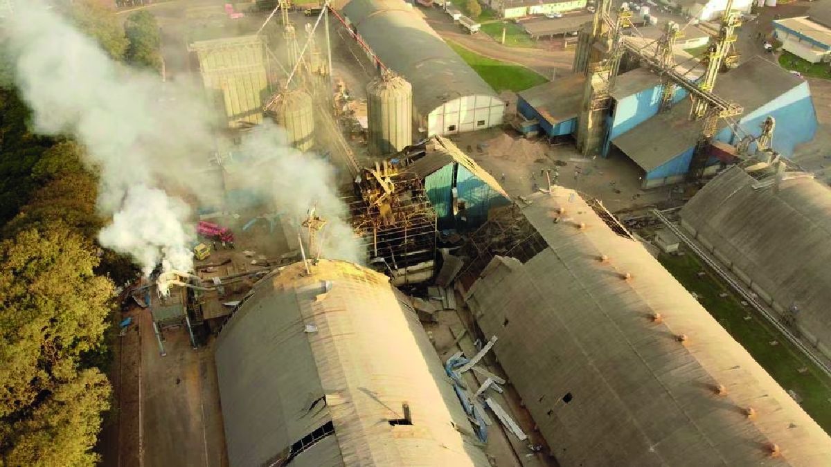 Brasil: Al menos dos personas murieron y nueve resultarondesaparecidas debido a múltiples explosiones en los silos de una cooperativaagroindustrial en el estado de Paraná