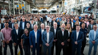 Llaryora pidió defender la industria y exigió igualdad de condiciones para competir