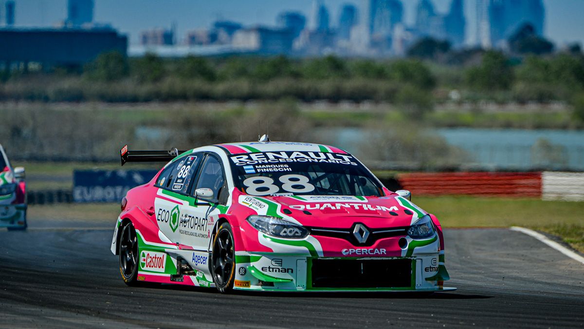 Facundo Marques circulando en el circuito 8 de Bs.As. donde marcó el mejor tiempo en los entrenamientos del viernes