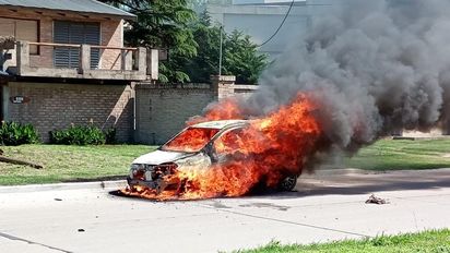 Se incendió un automóvil en Banda Norte: solo se registraron daños materiales