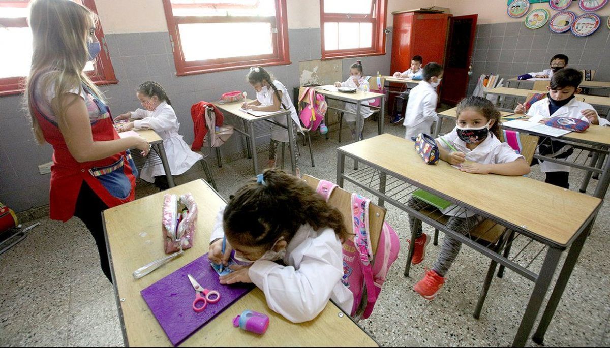 Córdoba se sumó a las 15 provincias que darán una hora más de clases en el nivel primario