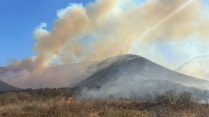 Incendio en La Calera: un frente de 200 metros avanza hacia el sector norte