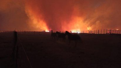 En Alpa Corral y Las Albahacas, monitorean que el fuego no vuelva a avanzar hacia las viviendas