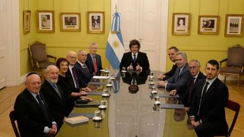 Crece el malestar en el gabinete por los escándalos que envuelven a Adorni