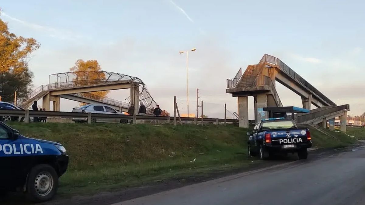 Se cayó un puente peatonal en la Panamericana tras ser chocado por un ...
