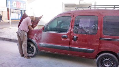 Principio de incendio en un utilitario en el centro